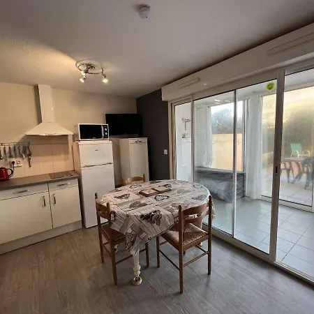 Apartment T2 A Avec Terrasse, Parking Prive, 4 Pers., Proche Et Commerces - Fr-1-701-19
