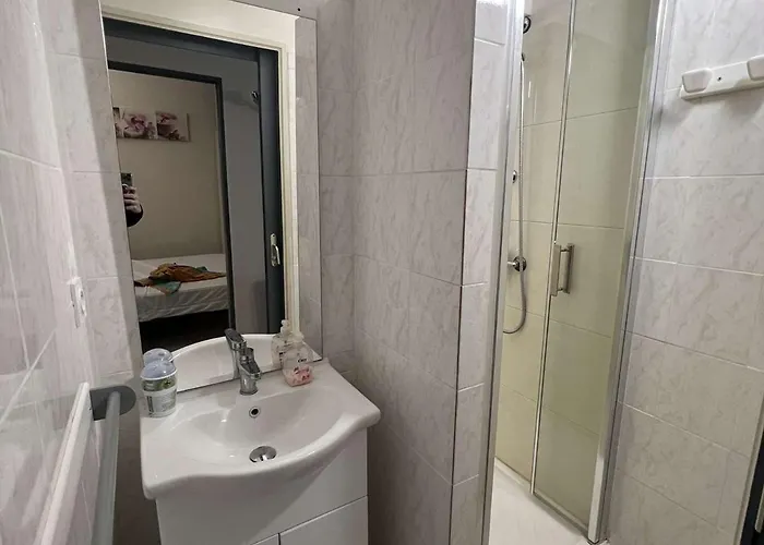 T2 A Avec Terrasse, Parking Prive, 4 Pers., Proche Et Commerces - Fr-1-701-19